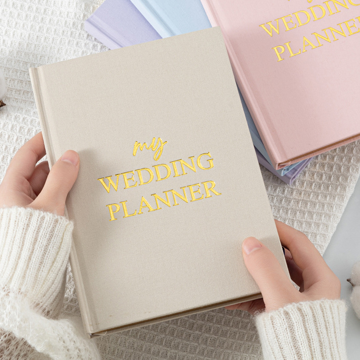 GBF2051 A5 UNDATED WEDDING PLANNER